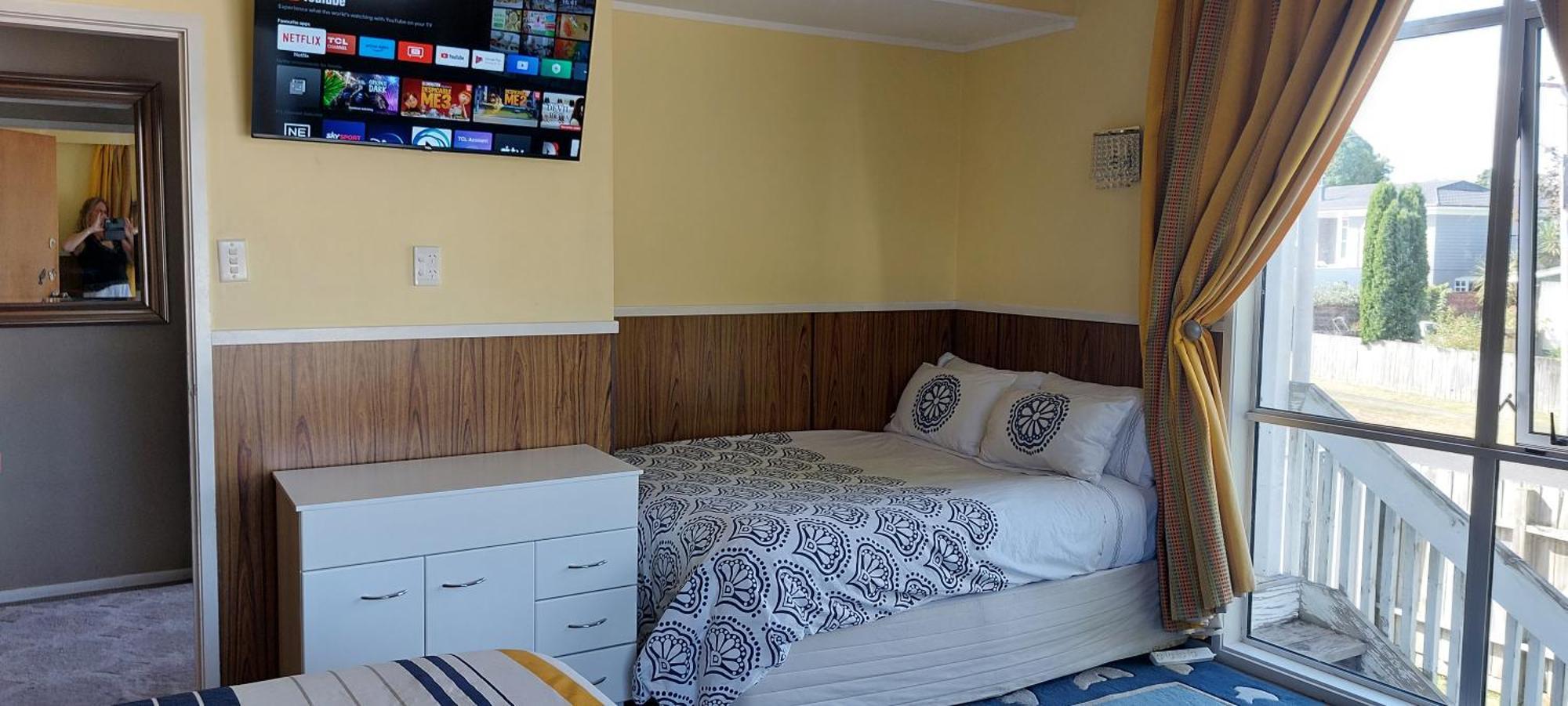 Bed And Breakfast Happy Home Taupo Accommodation מראה חיצוני תמונה