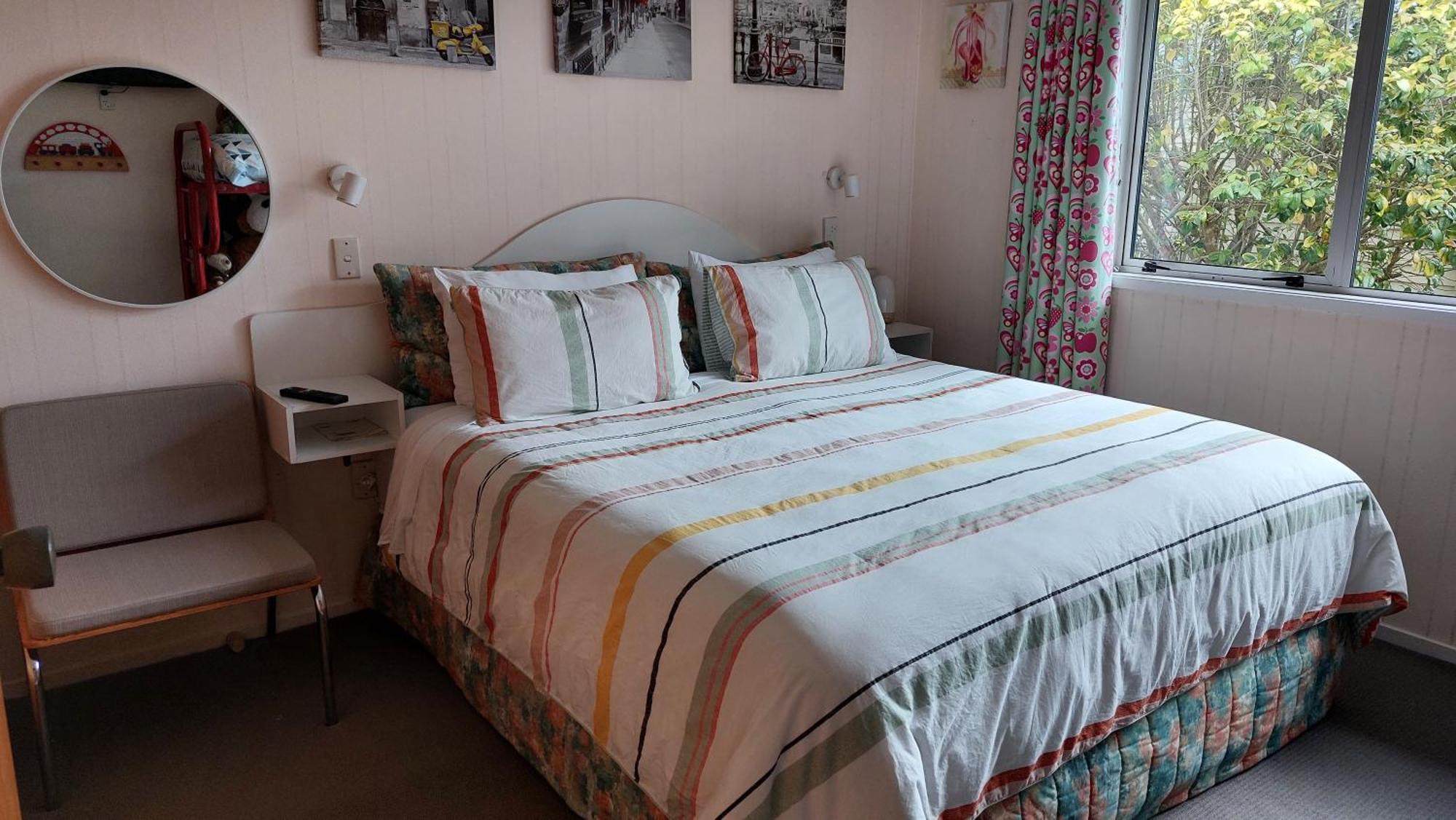 Bed And Breakfast Happy Home Taupo Accommodation מראה חיצוני תמונה