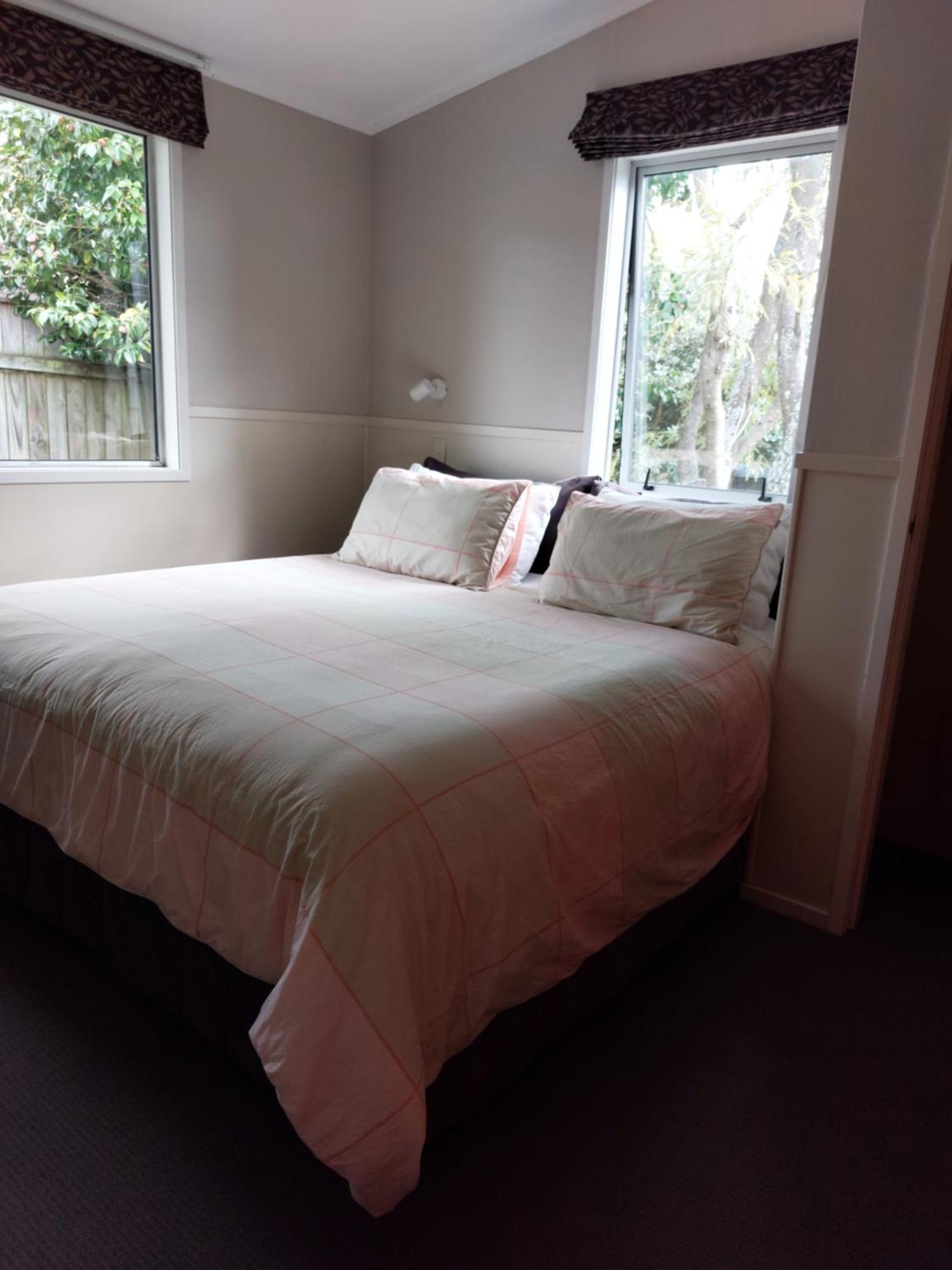 Bed And Breakfast Happy Home Taupo Accommodation מראה חיצוני תמונה