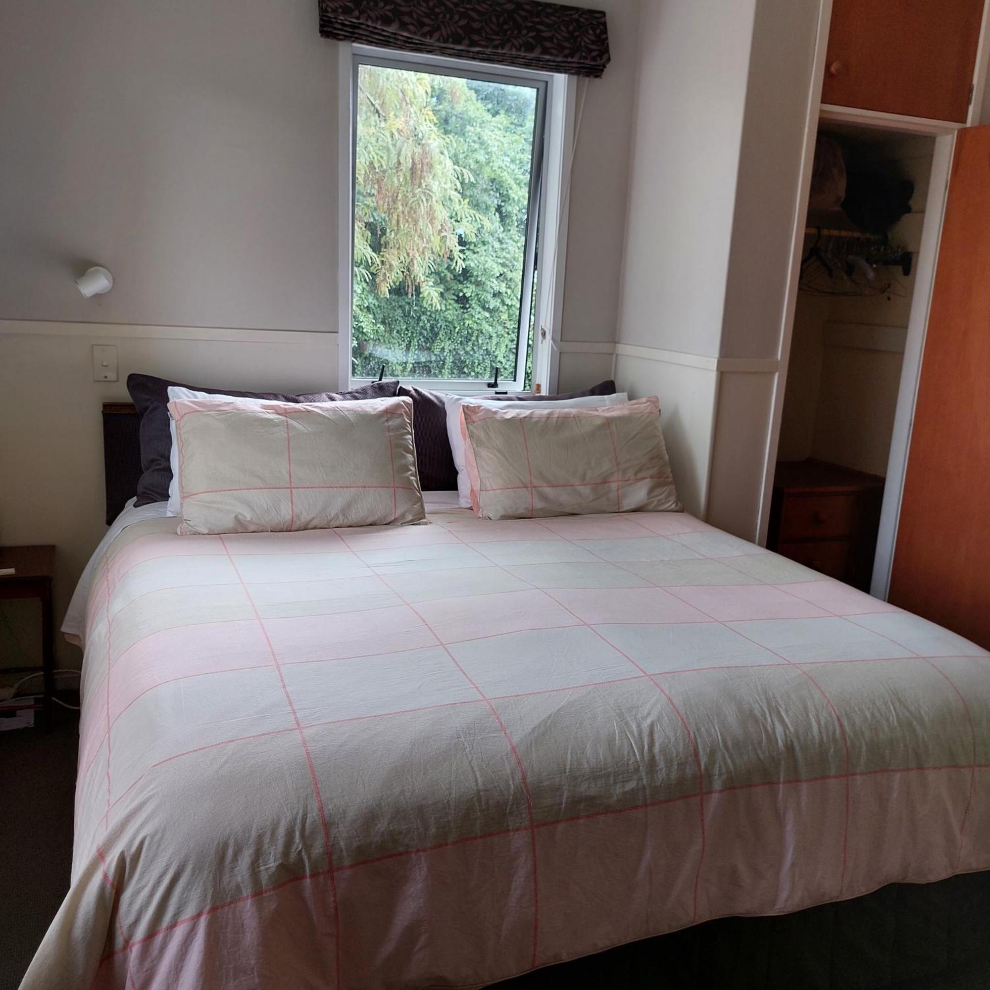 Bed And Breakfast Happy Home Taupo Accommodation מראה חיצוני תמונה