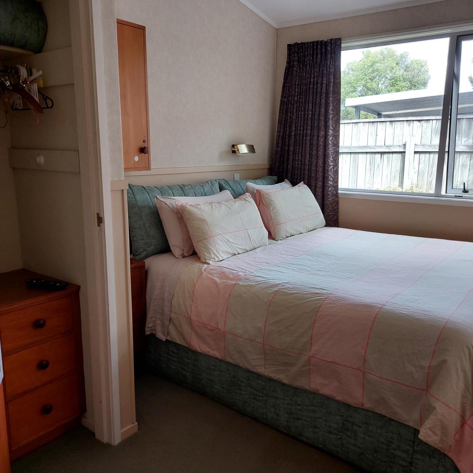 Bed And Breakfast Happy Home Taupo Accommodation מראה חיצוני תמונה