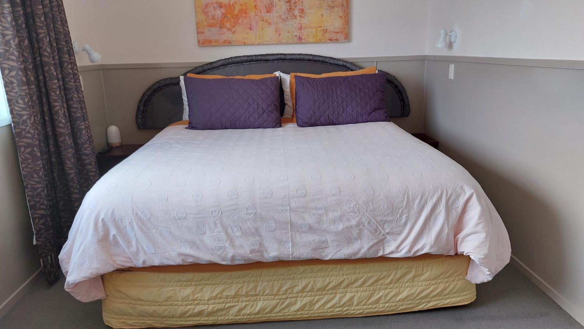 Bed And Breakfast Happy Home Taupo Accommodation מראה חיצוני תמונה