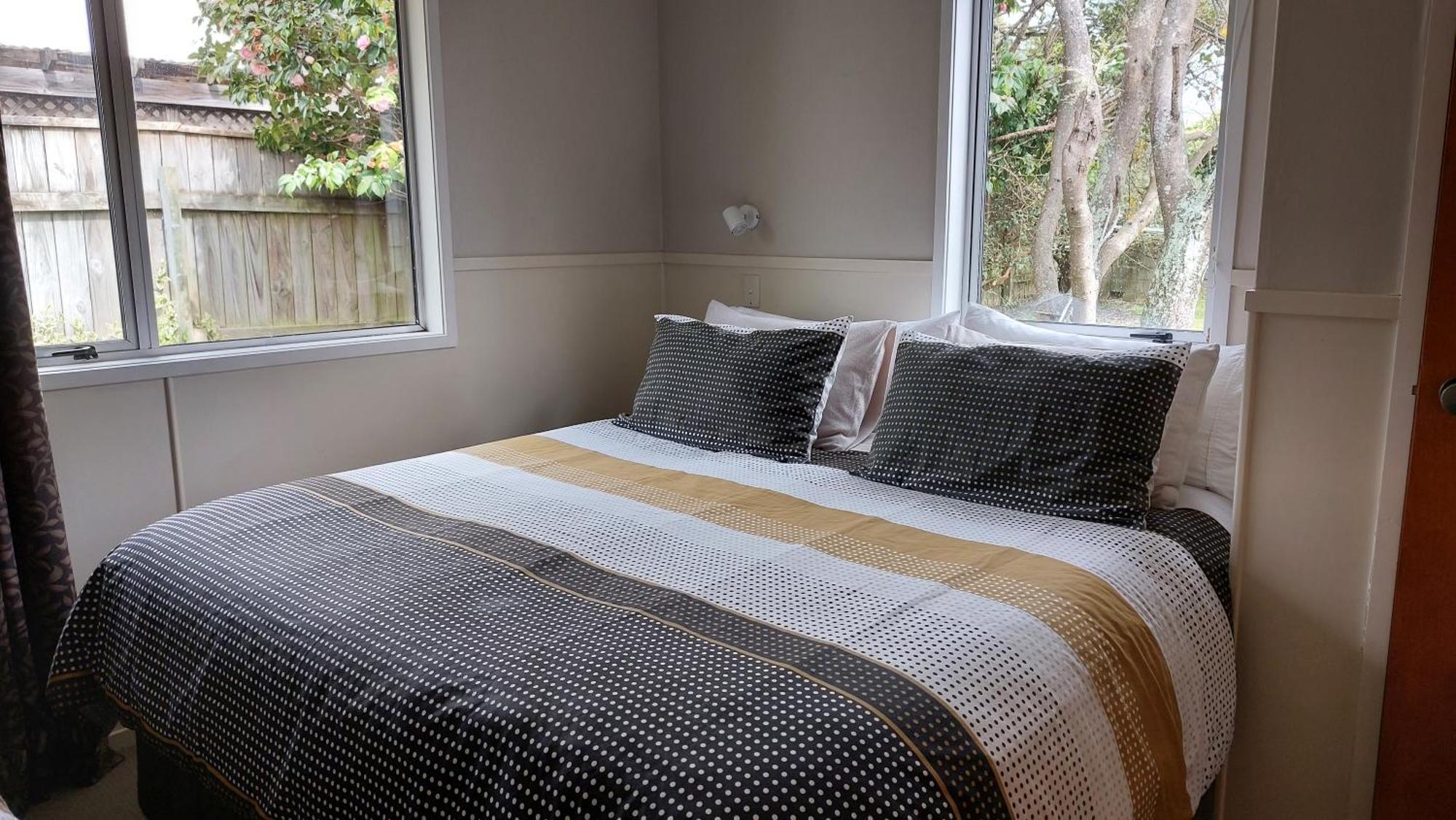 Bed And Breakfast Happy Home Taupo Accommodation מראה חיצוני תמונה