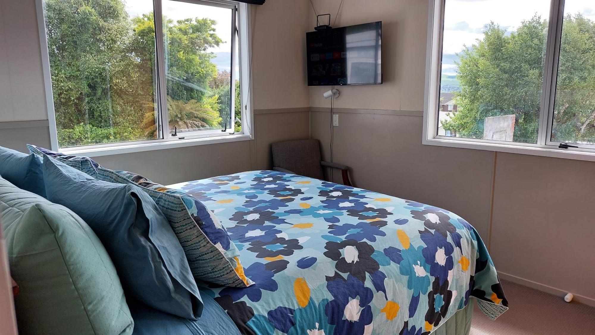 Bed And Breakfast Happy Home Taupo Accommodation מראה חיצוני תמונה