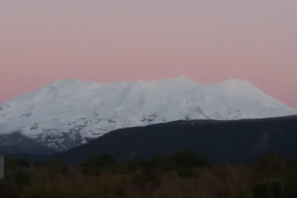 Bed And Breakfast Happy Home Taupo Accommodation מראה חיצוני תמונה